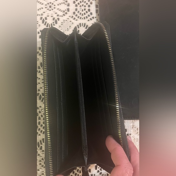 Steve Madden Black Clutch Wallet & Unbranded Black Zip Close Wristlet Wallet - Picture 9 of 12